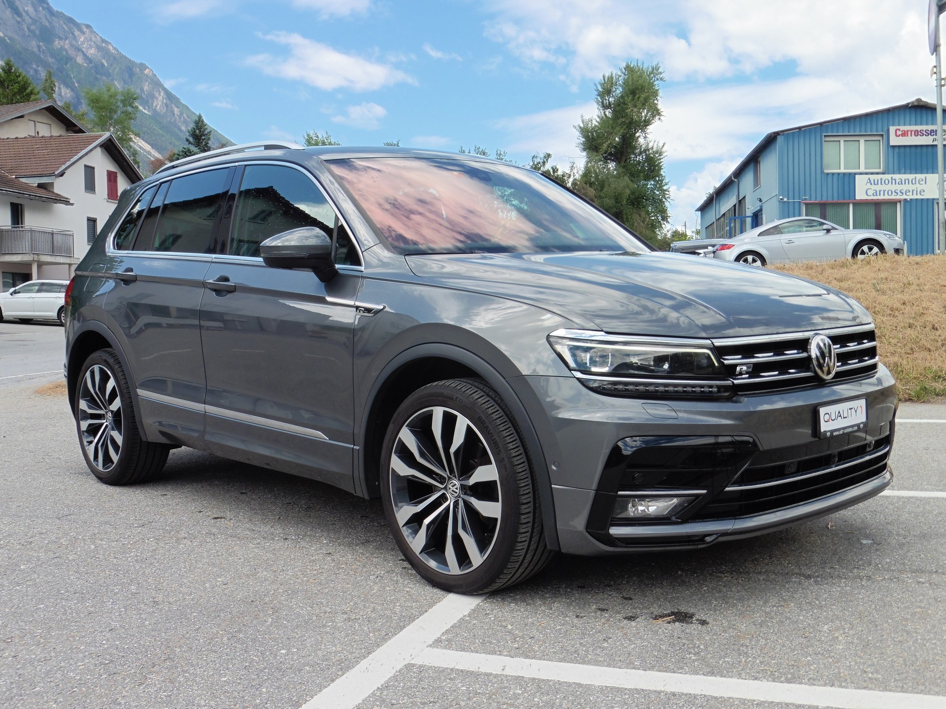 VW Tiguan 2.0TSI Highline 4Motion DSG-showroom-element-1