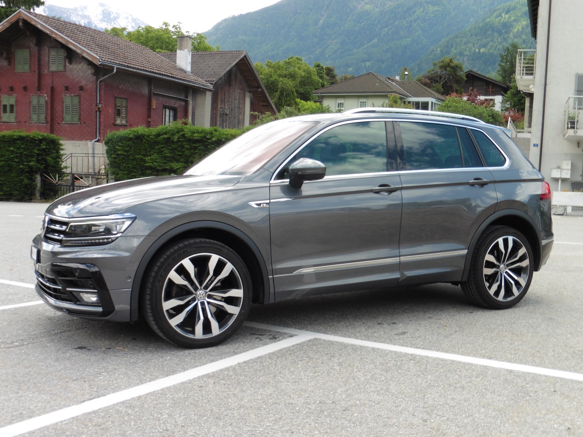 VW Tiguan 2.0TSI Highline 4Motion DSG-image-5
