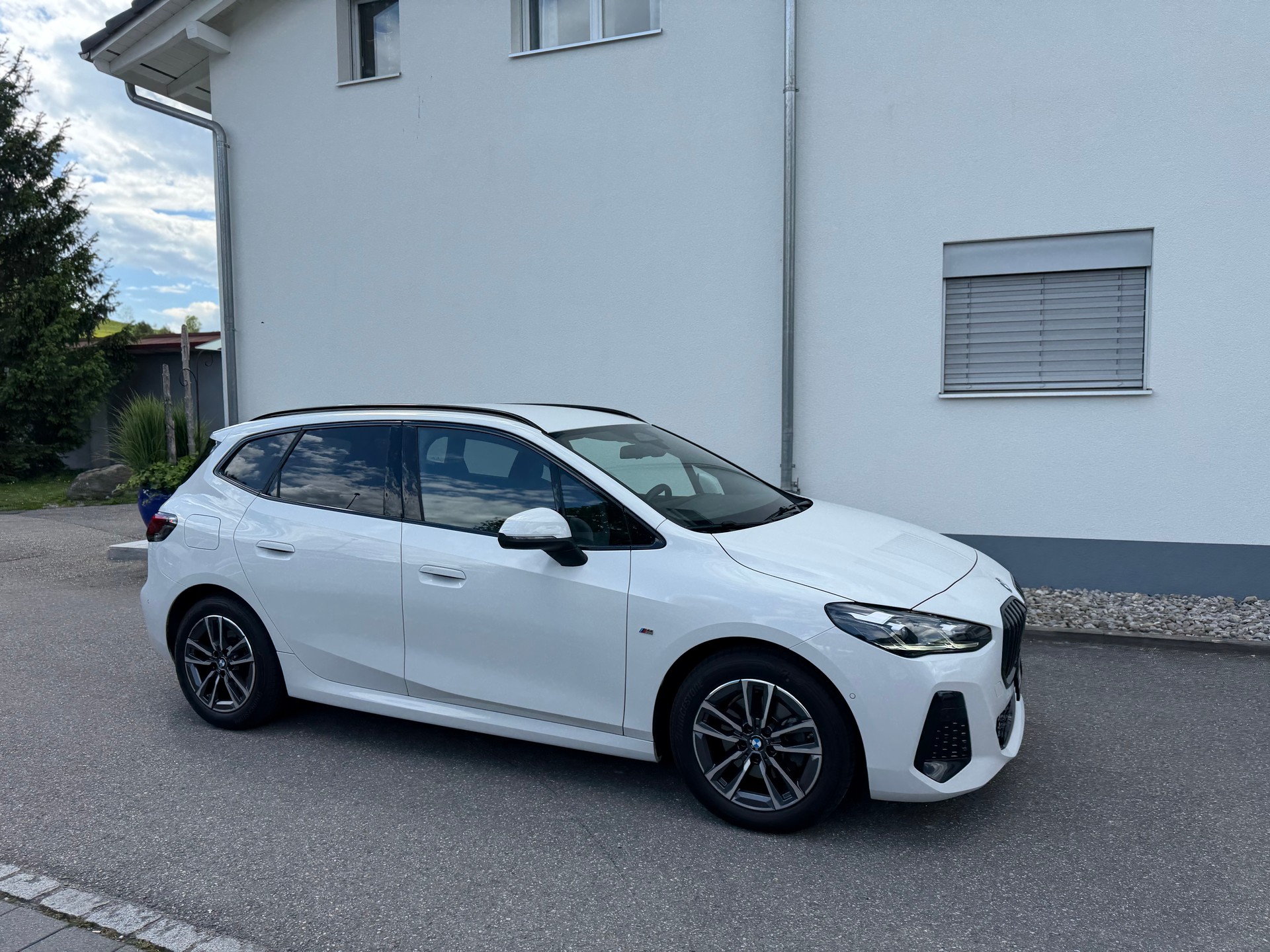 BMW 218d Active Tourer M Sport DKG-showroom-element-3