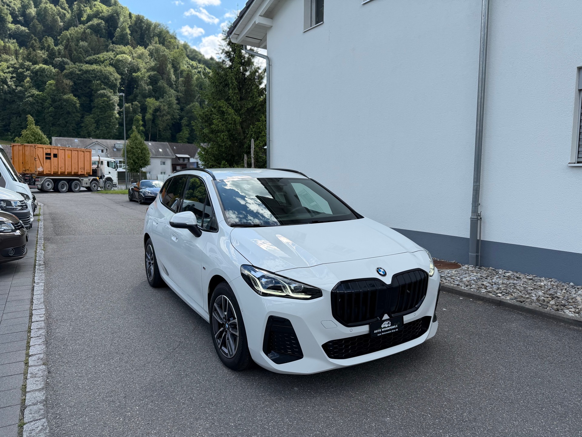 BMW 218d Active Tourer M Sport DKG-showroom-element-1