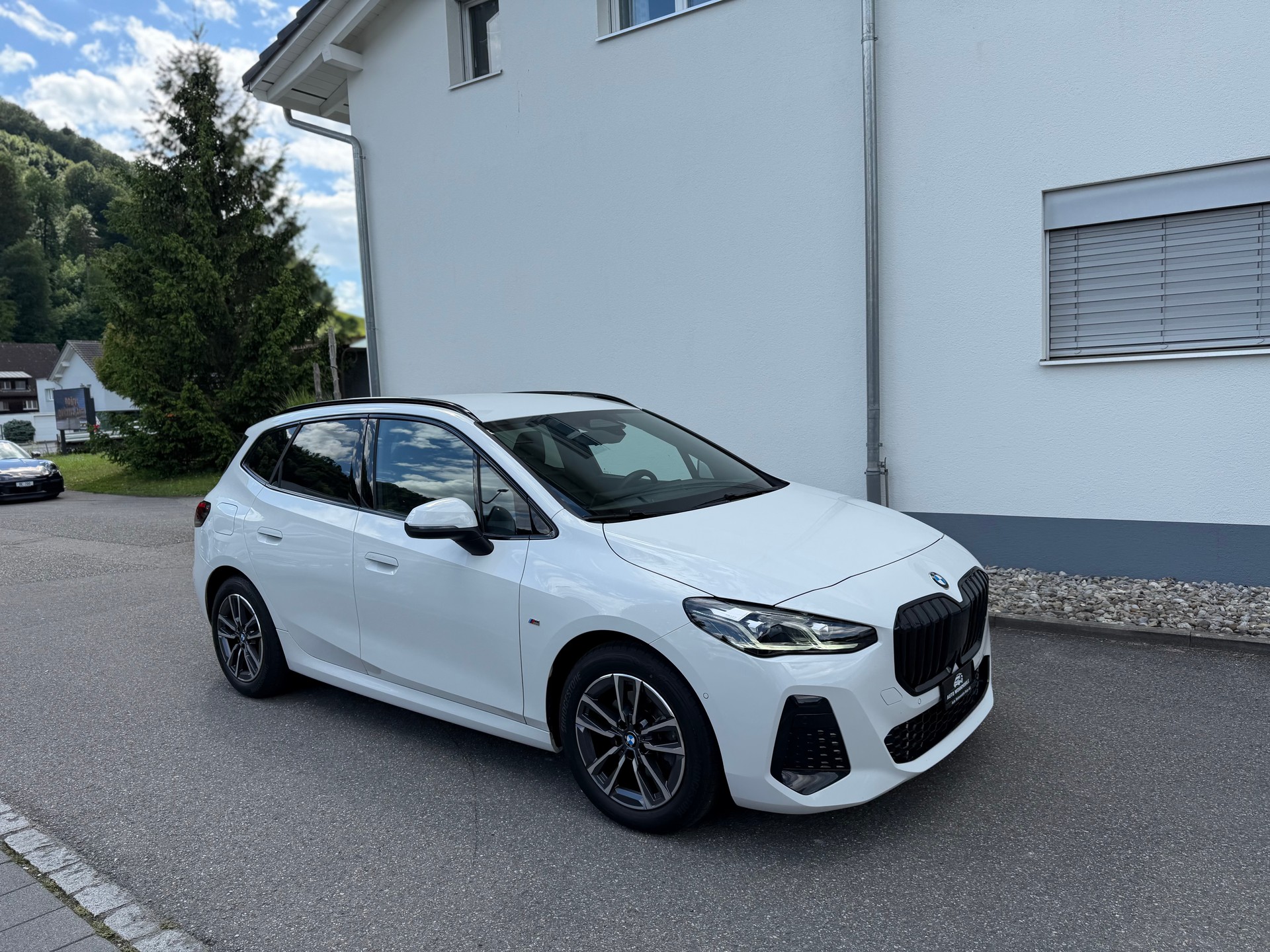 BMW 218d Active Tourer M Sport DKG-showroom-element-2