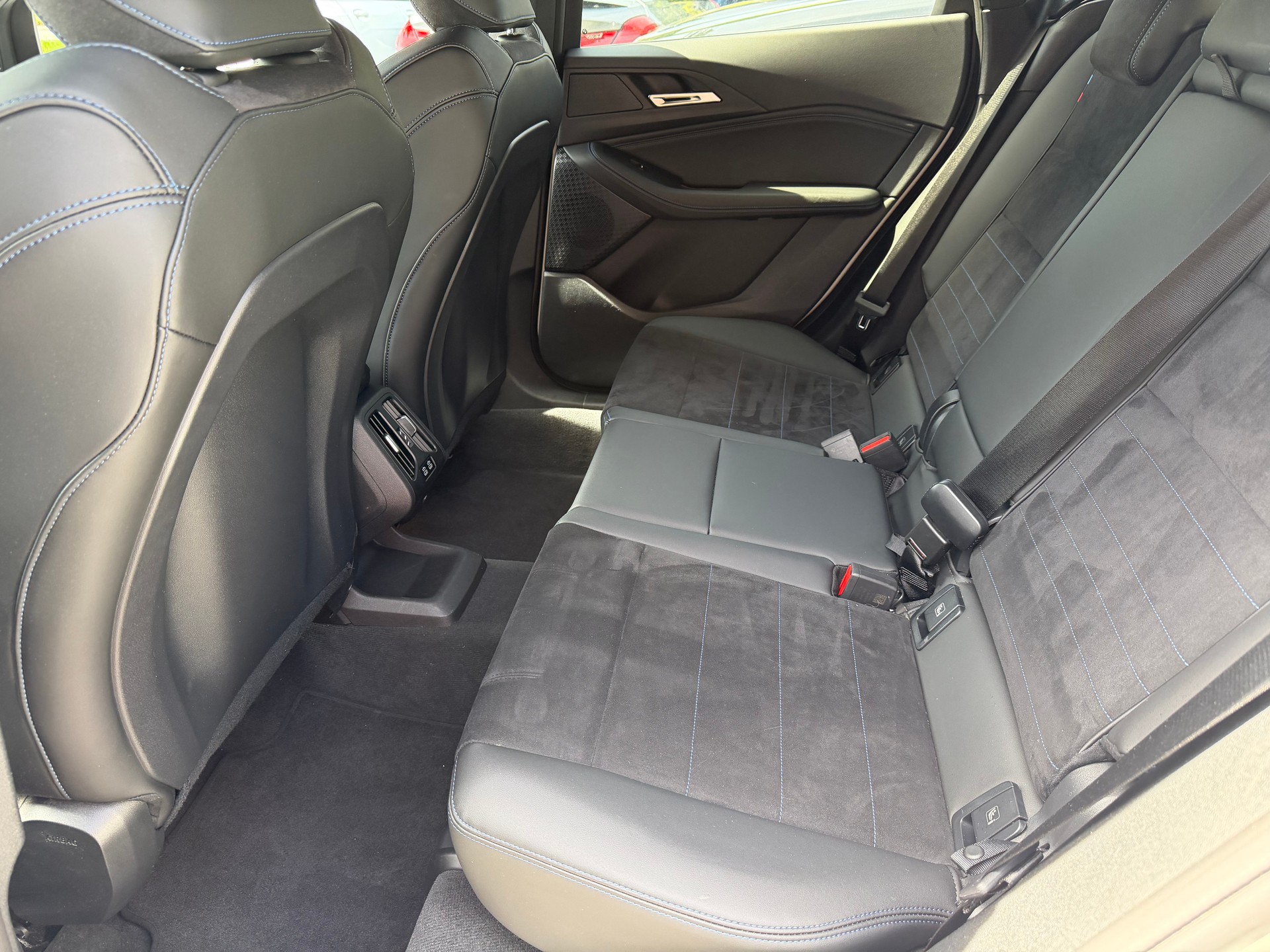BMW 218d Active Tourer M Sport DKG-image-17