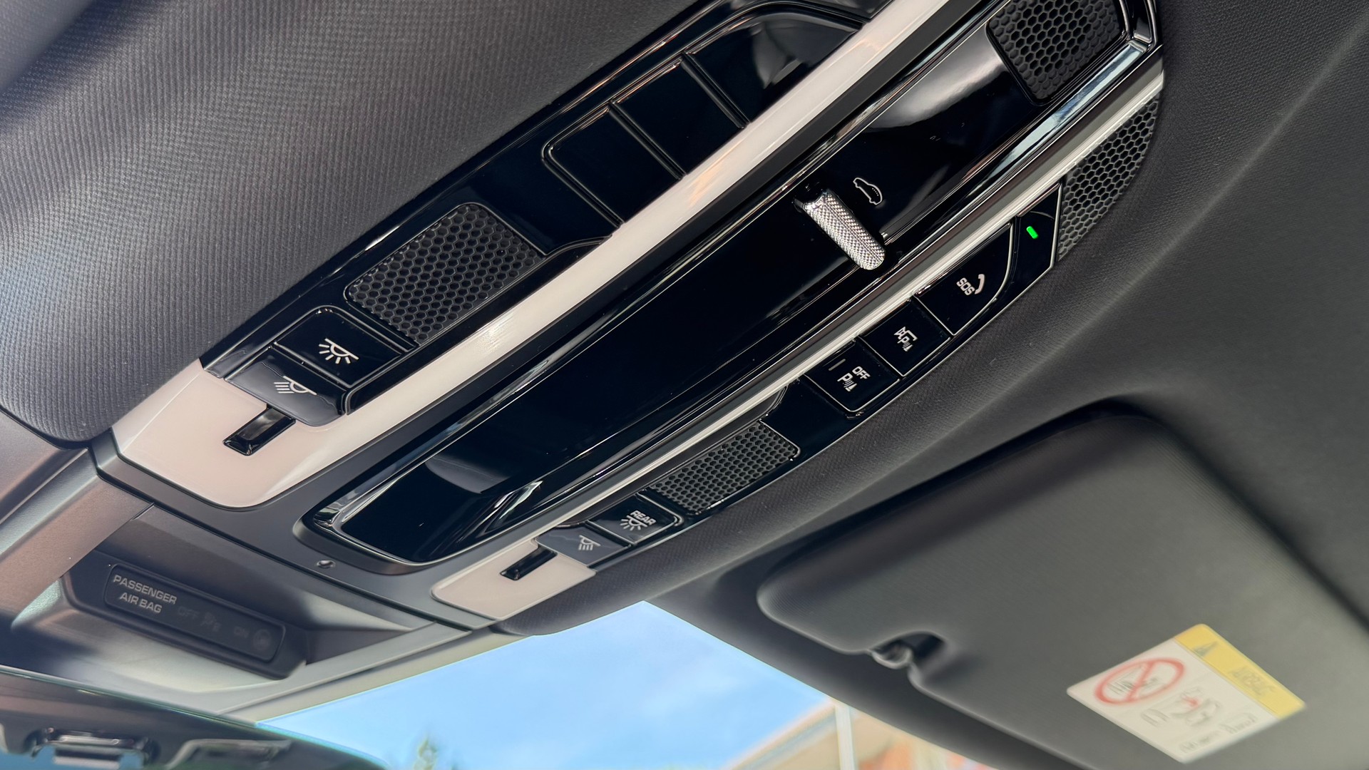 PORSCHE Cayenne Coupé E-Hybrid-image-13