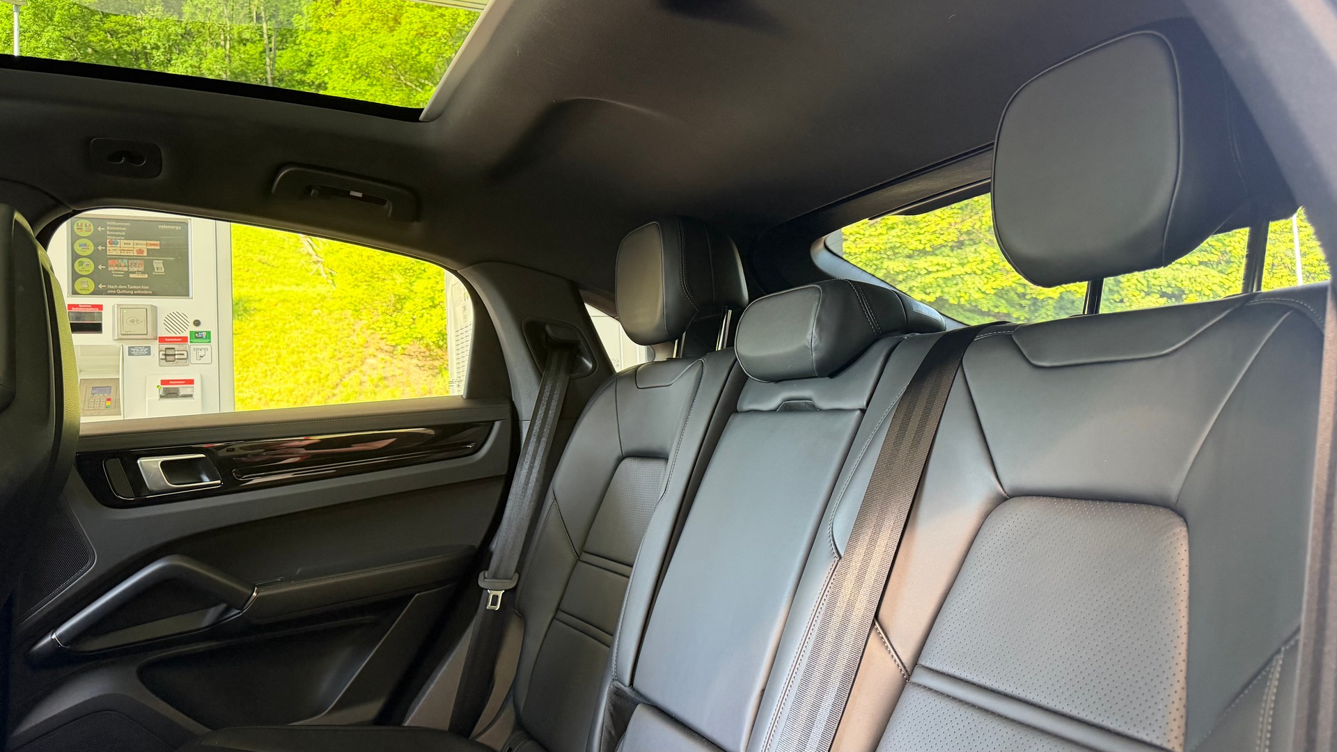 PORSCHE Cayenne Coupé E-Hybrid-image-12