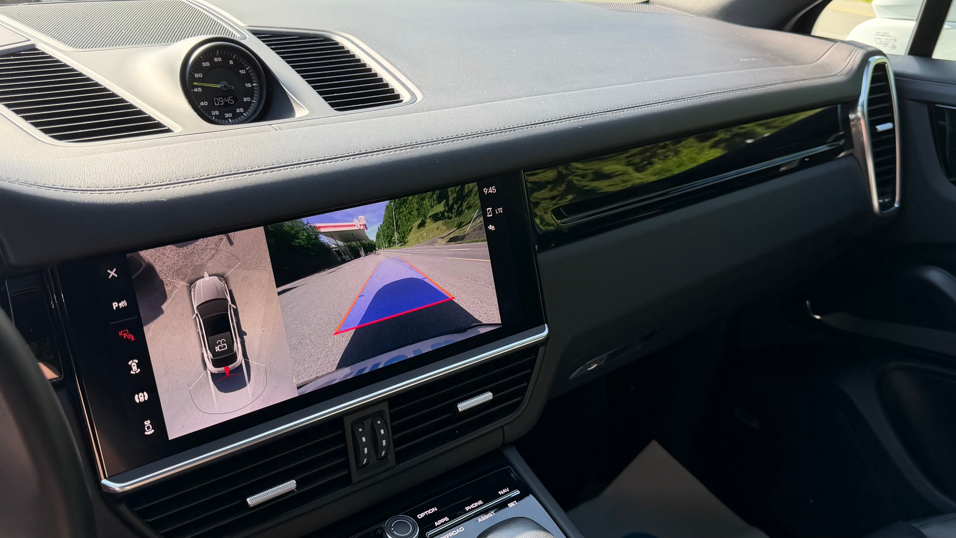 PORSCHE Cayenne Coupé E-Hybrid-image-10