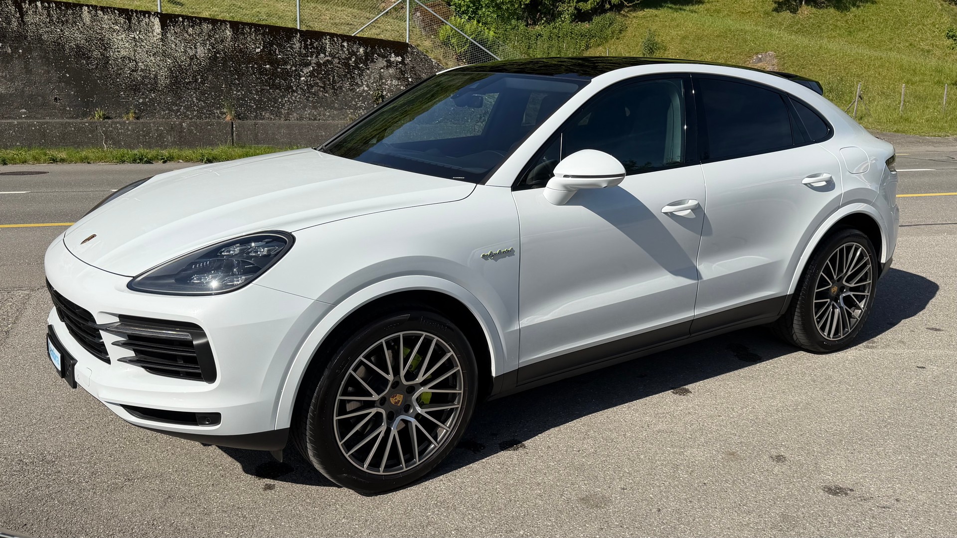 PORSCHE Cayenne Coupé E-Hybrid-image-2