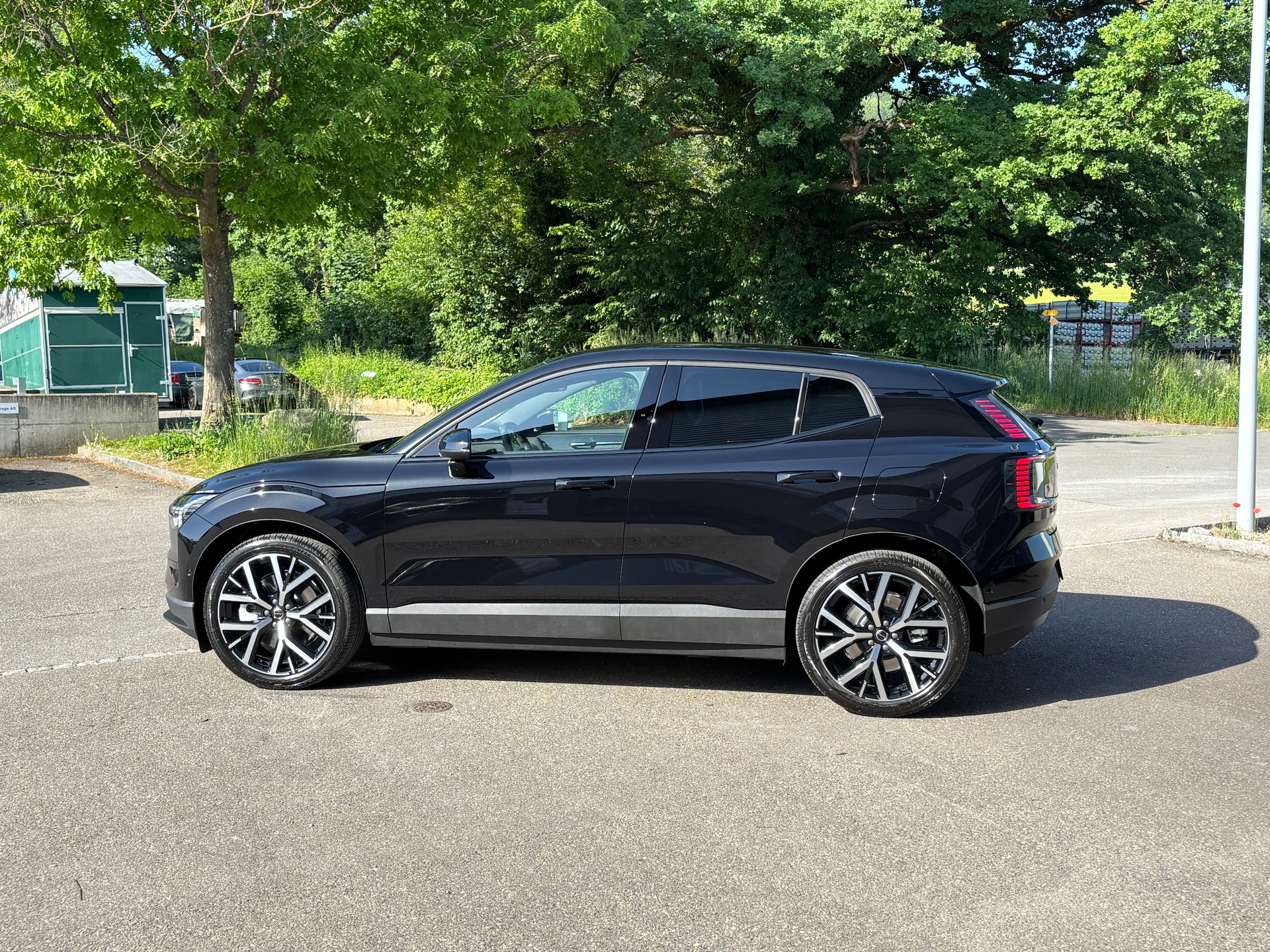 VOLVO EX30 E60 Twin Ultra Performance Sw. Black Ed. AWD-image-4