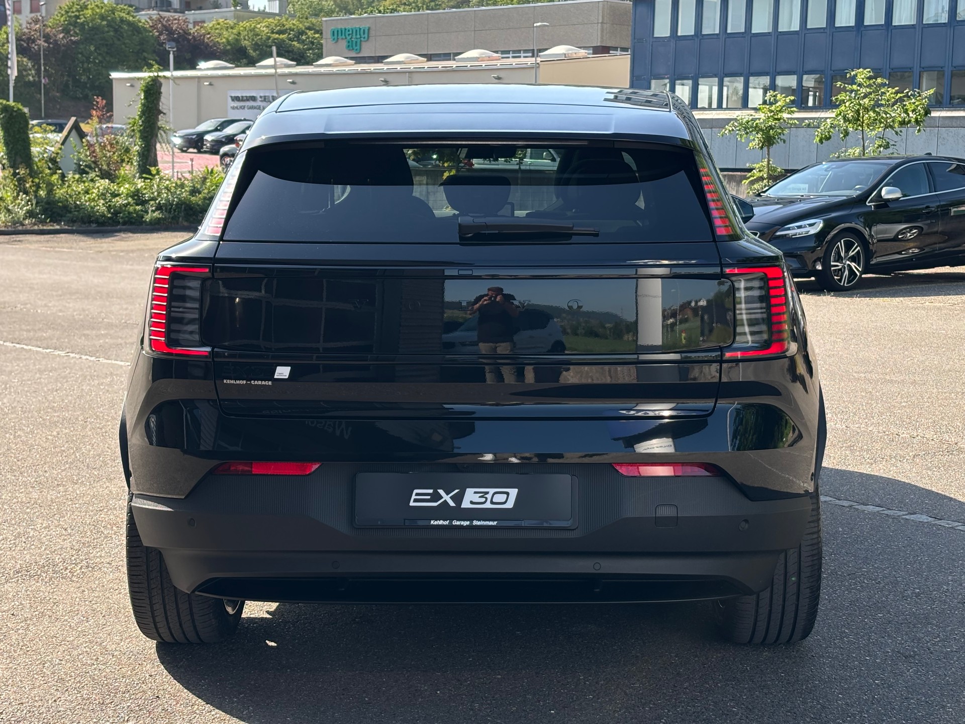 VOLVO EX30 E60 Twin Ultra Performance Sw. Black Ed. AWD-image-8