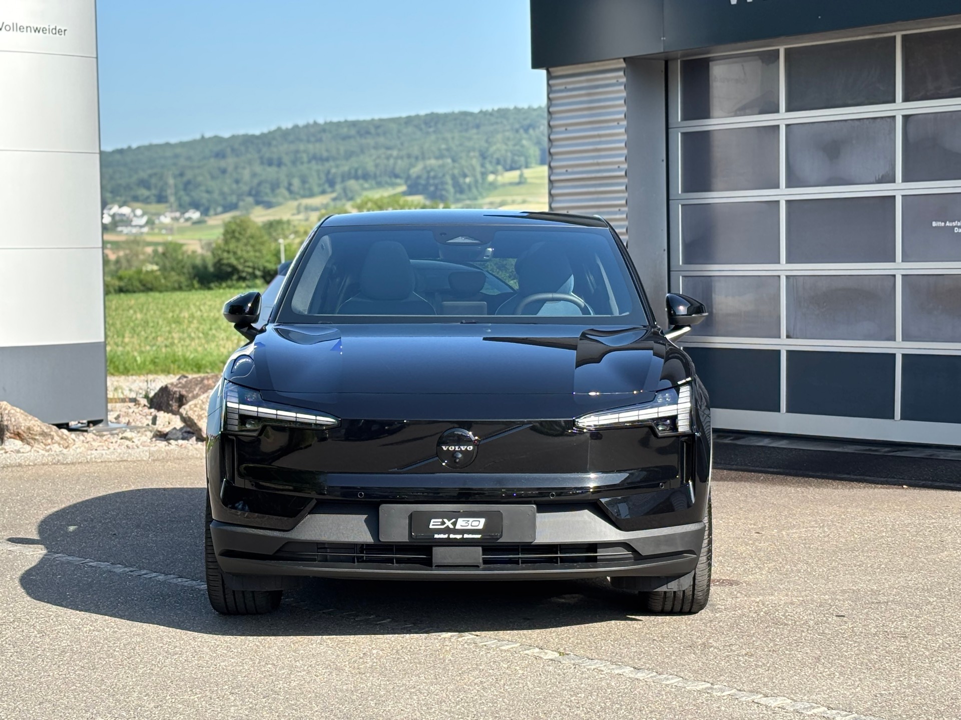 VOLVO EX30 E60 Twin Ultra Performance Sw. Black Ed. AWD-image-7