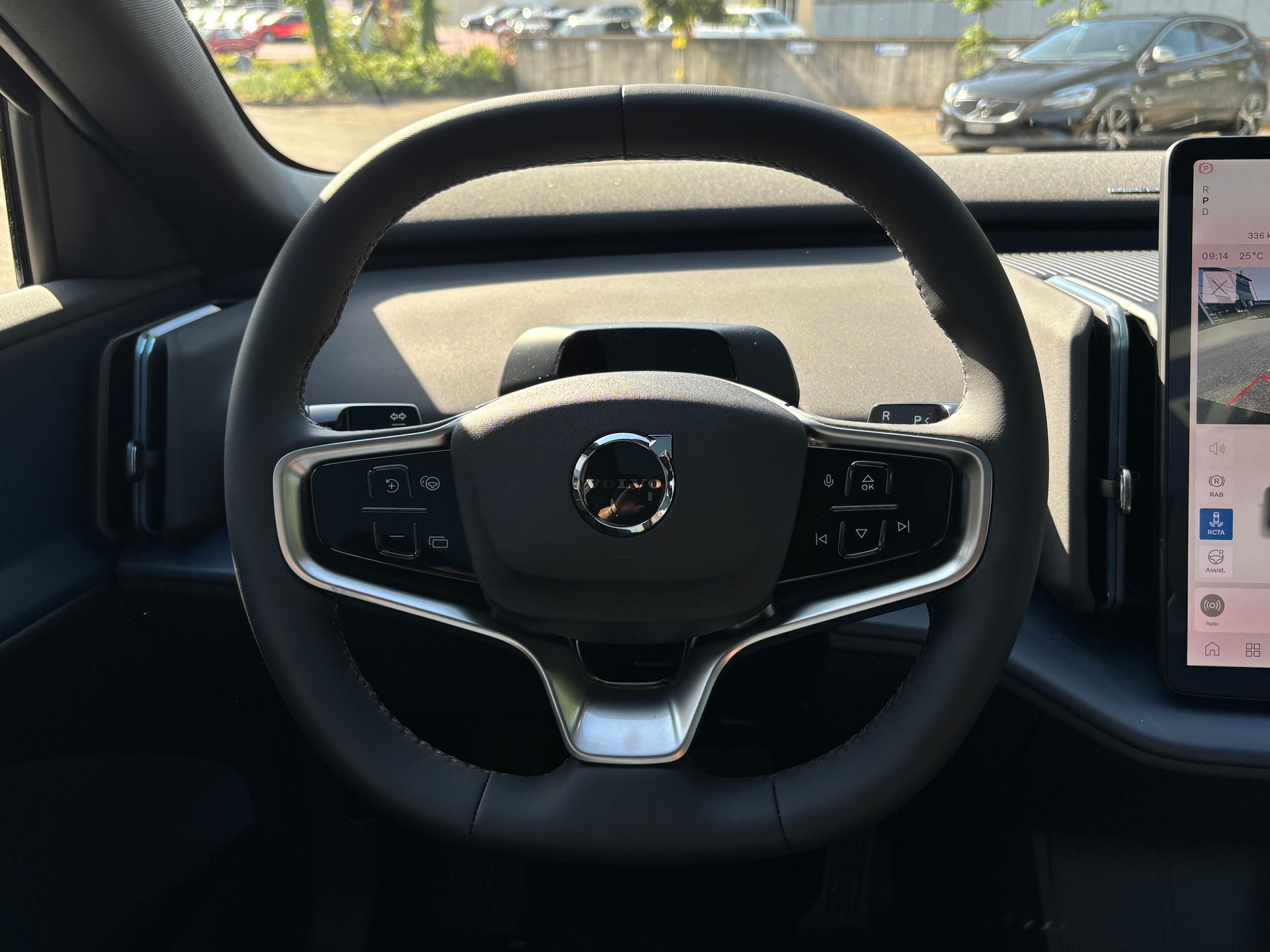 VOLVO EX30 E60 Twin Ultra Performance Sw. Black Ed. AWD-image-18