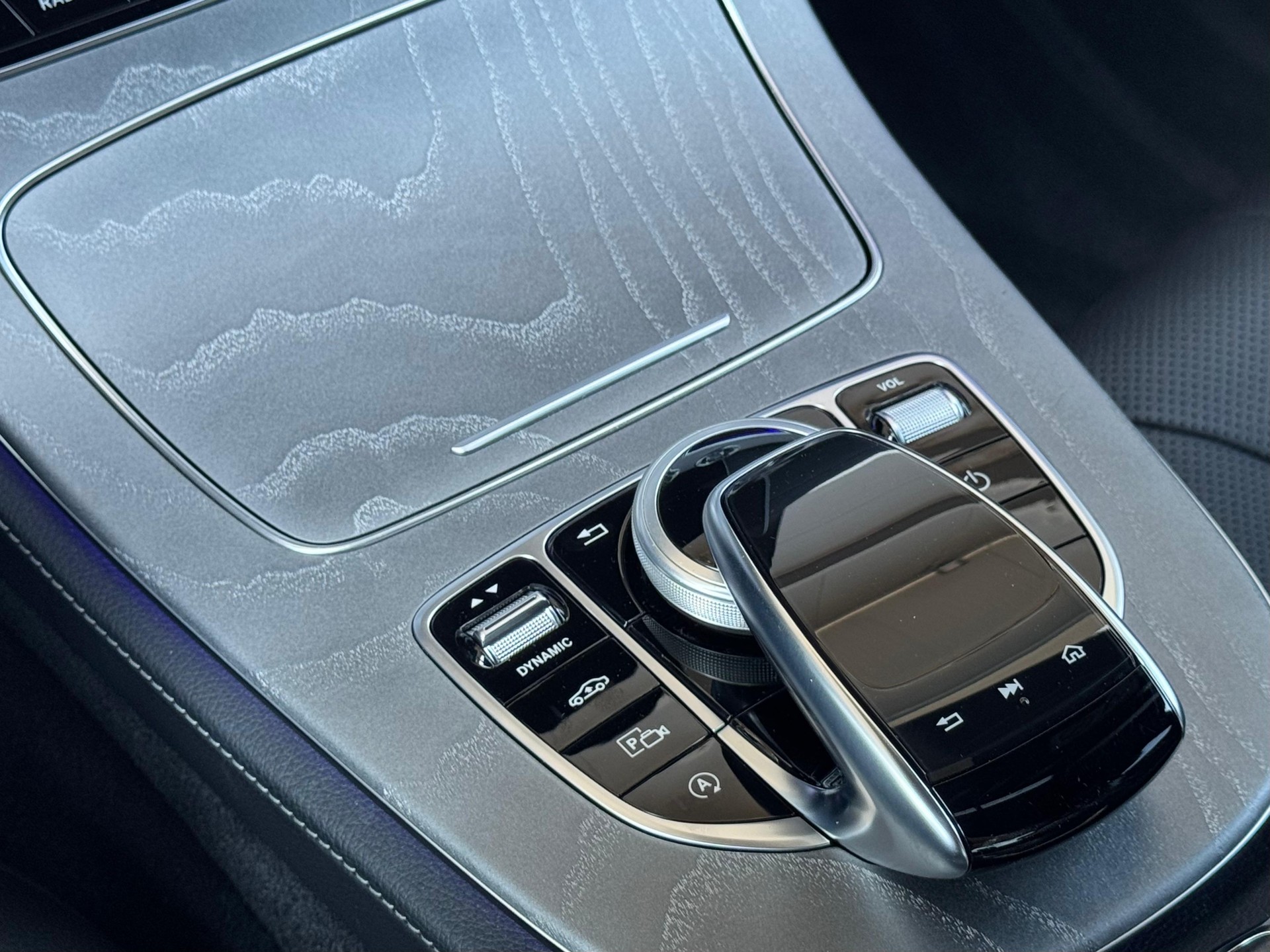 MERCEDES-BENZ CLS 400 d AMG Line 4Matic 9G-Tronic-image-15