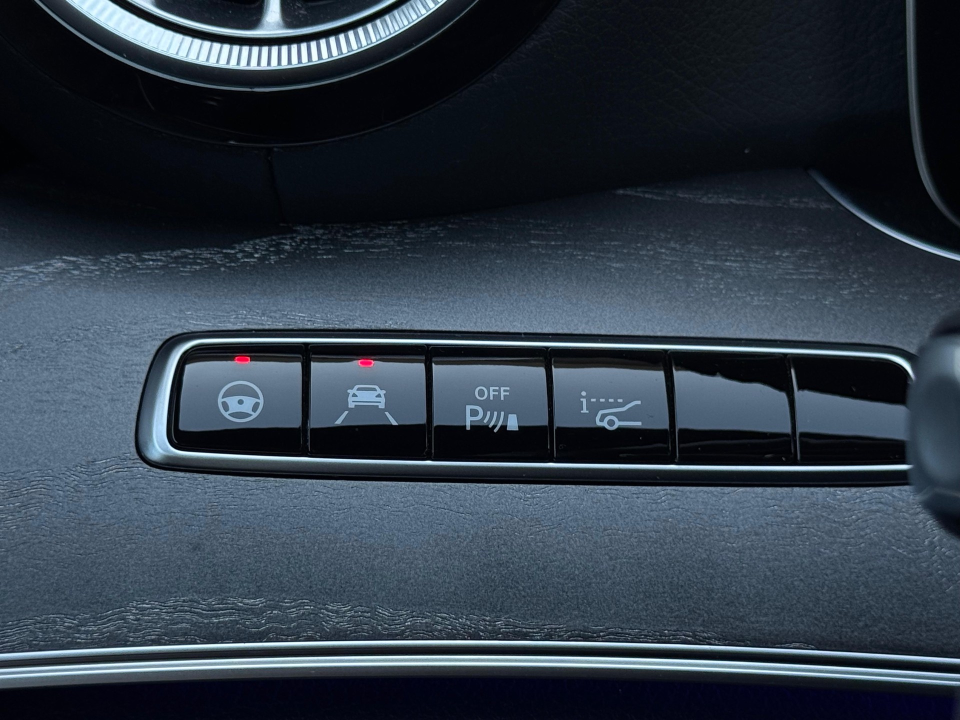 MERCEDES-BENZ CLS 400 d AMG Line 4Matic 9G-Tronic-image-28