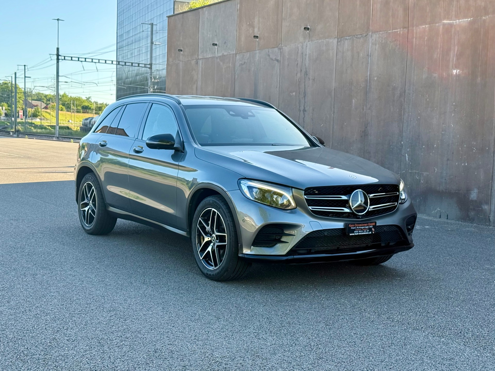 MERCEDES-BENZ GLC 250 AMG Line 4Matic 9G-Tronic-image-4