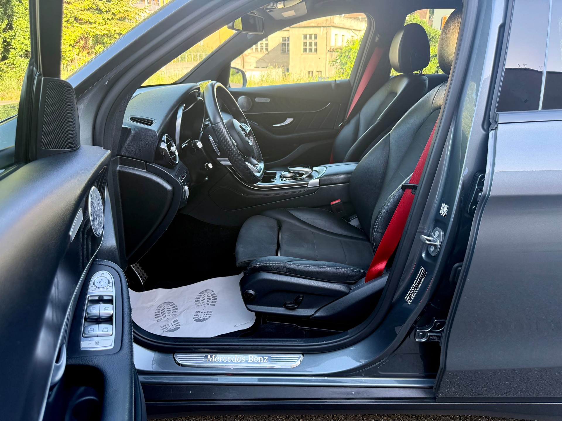 MERCEDES-BENZ GLC 250 AMG Line 4Matic 9G-Tronic-image-11