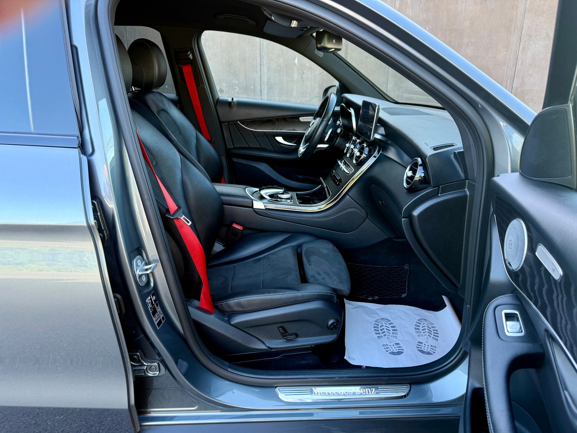 MERCEDES-BENZ GLC 250 AMG Line 4Matic 9G-Tronic-image-12