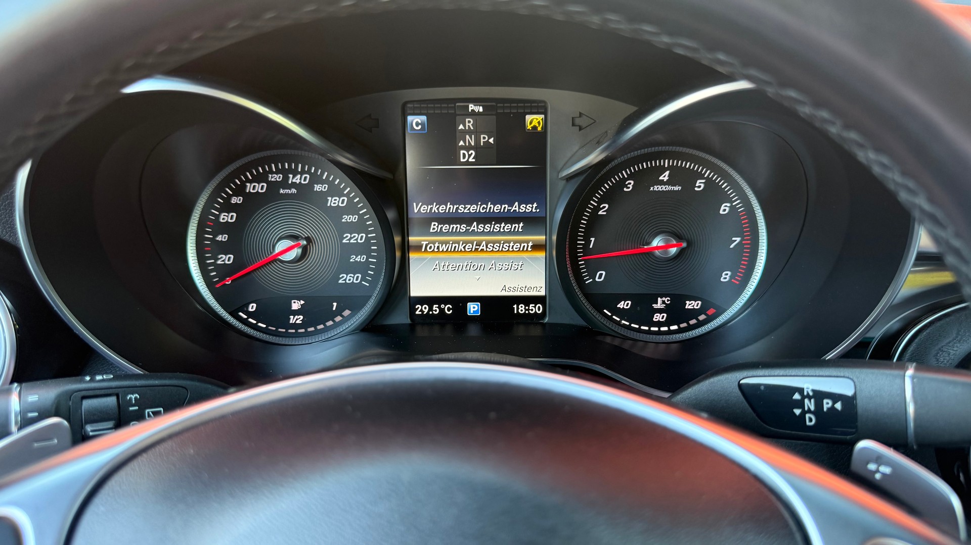 MERCEDES-BENZ GLC 250 AMG Line 4Matic 9G-Tronic-image-9