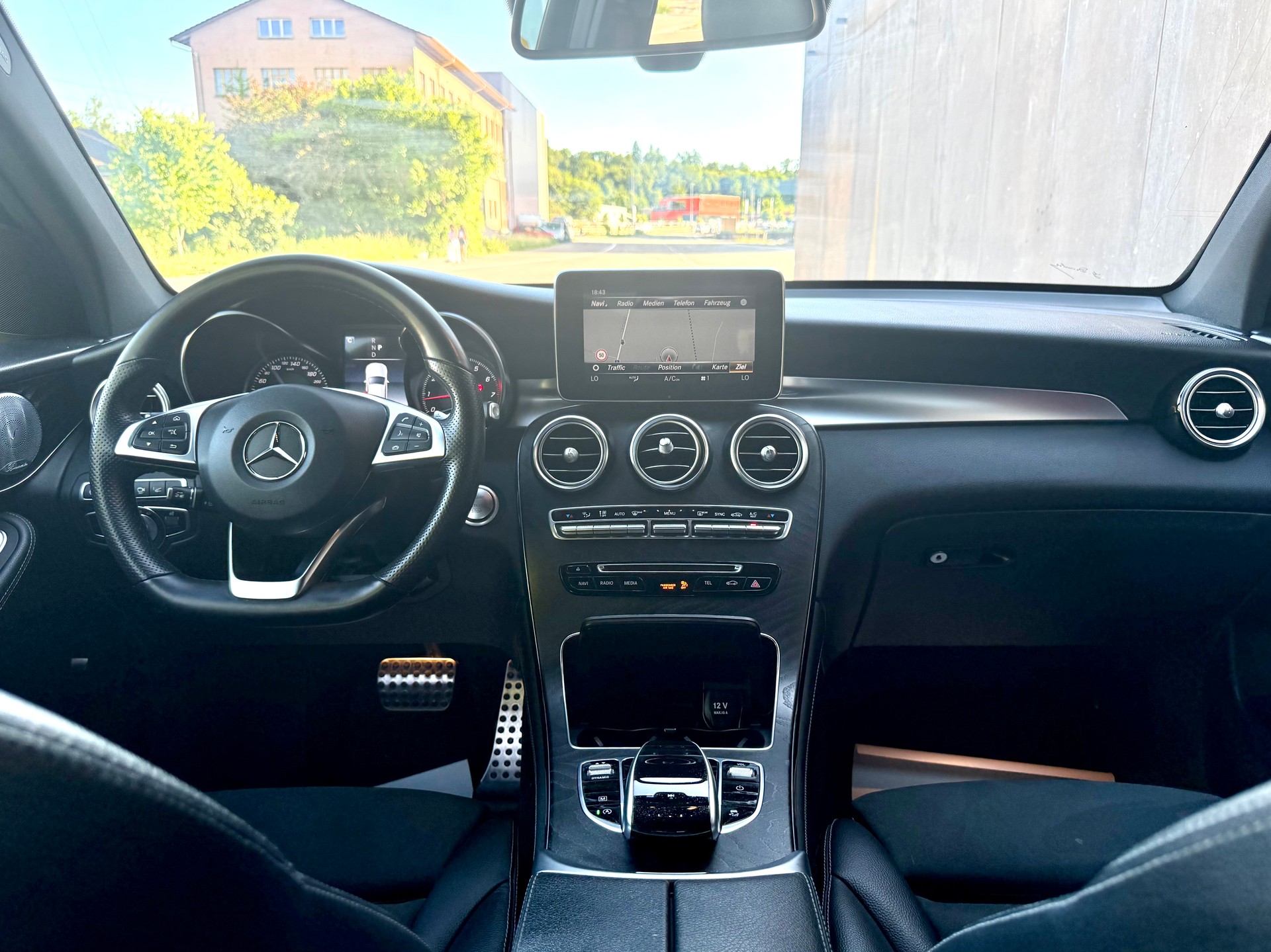 MERCEDES-BENZ GLC 250 AMG Line 4Matic 9G-Tronic-image-5