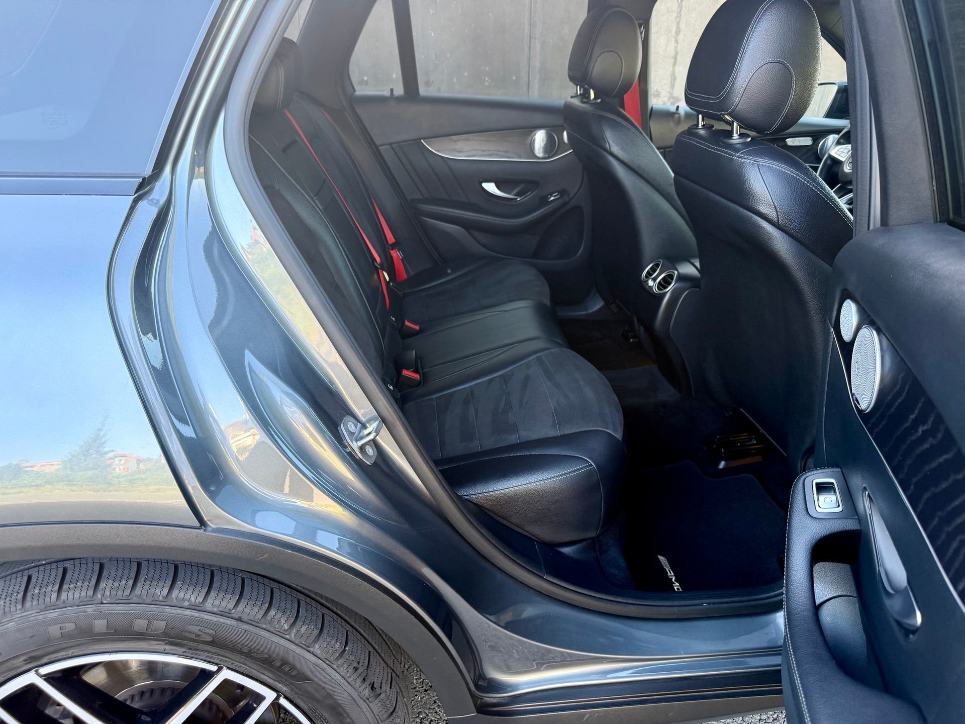 MERCEDES-BENZ GLC 250 AMG Line 4Matic 9G-Tronic-image-13