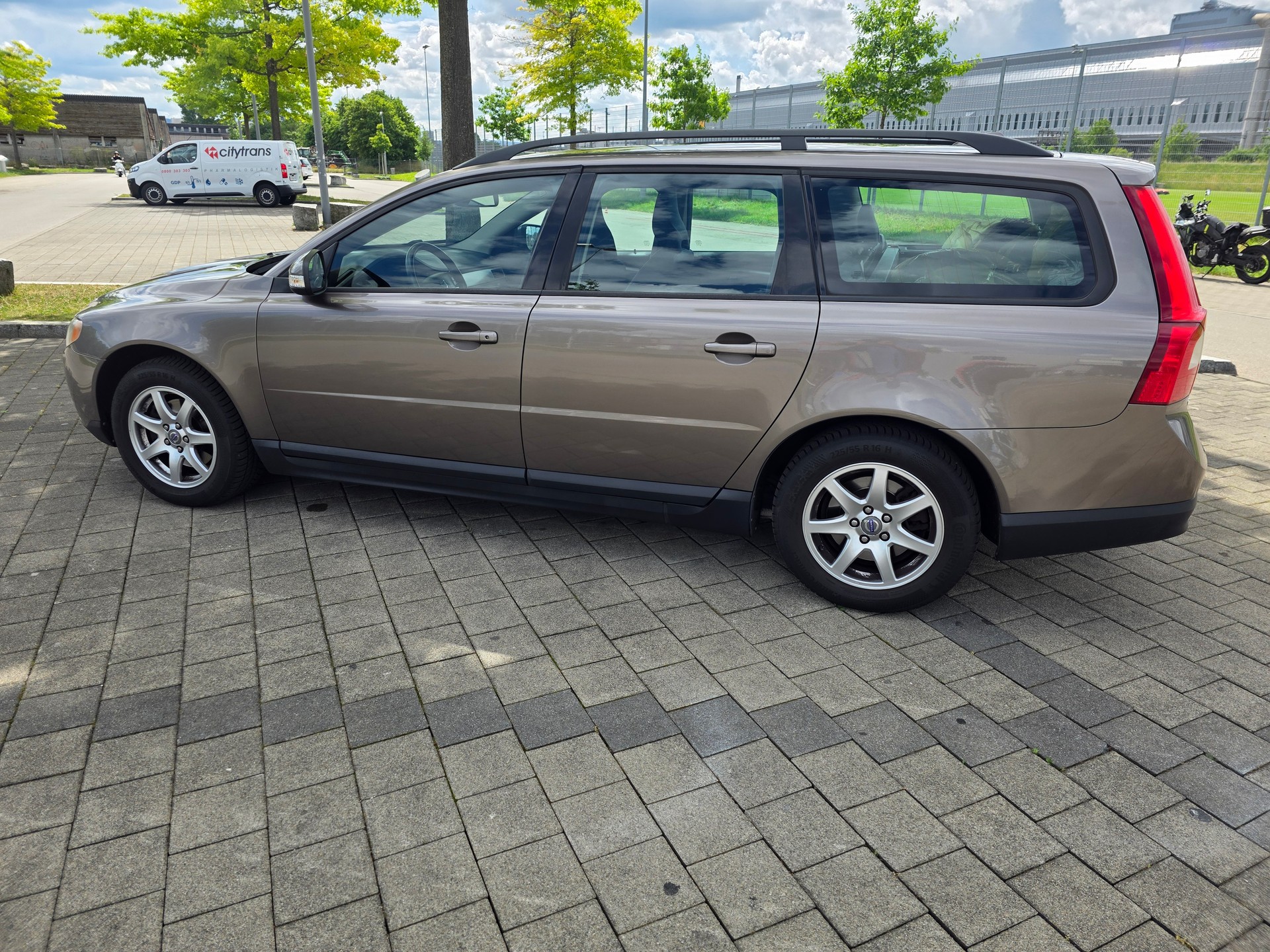 VOLVO V70 2.0 Kinetic-image-5