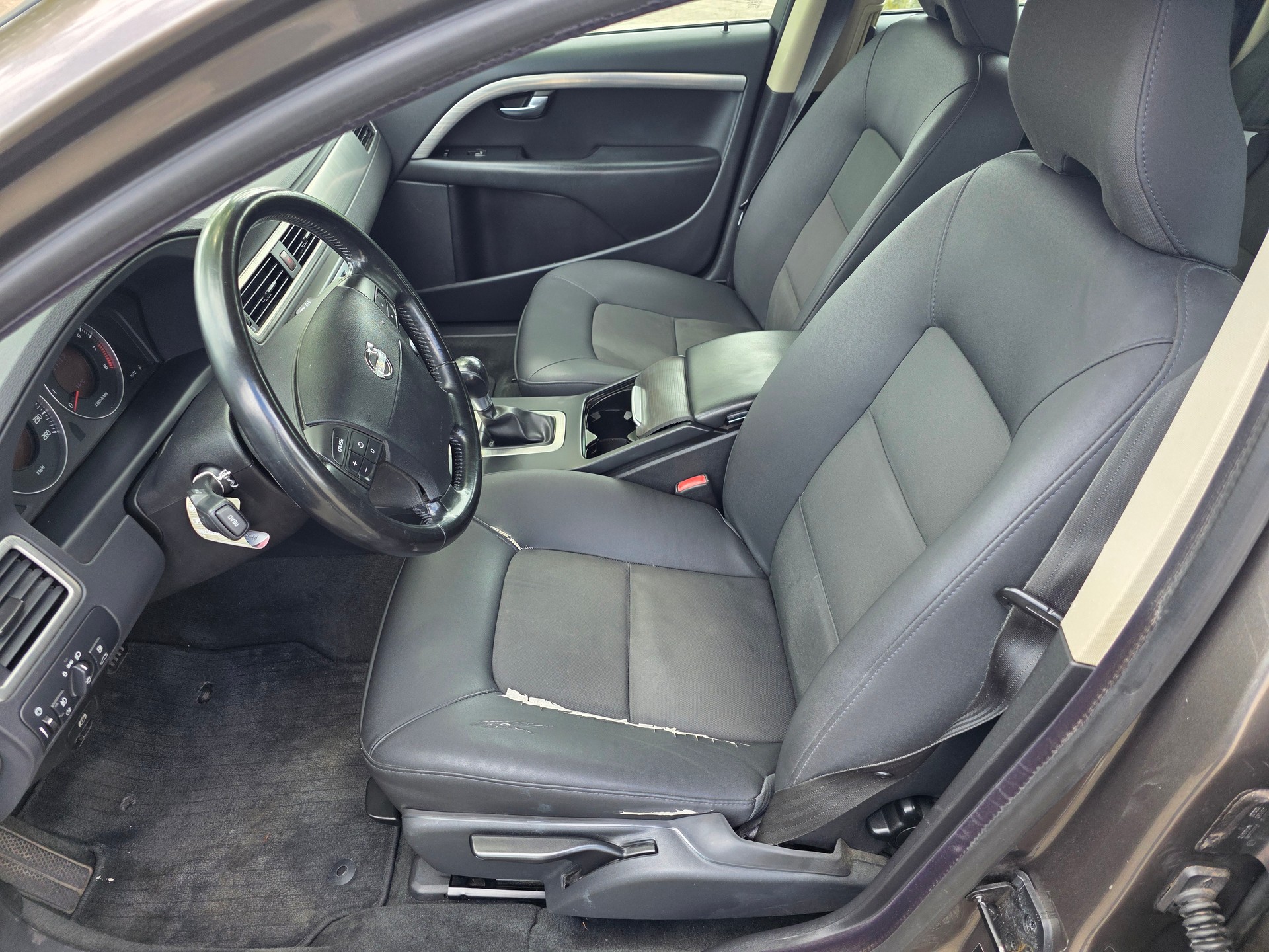 VOLVO V70 2.0 Kinetic-image-12