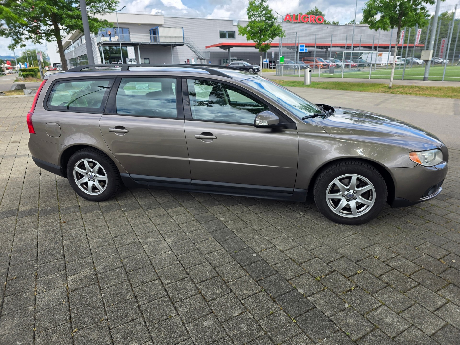 VOLVO V70 2.0 Kinetic-image-4