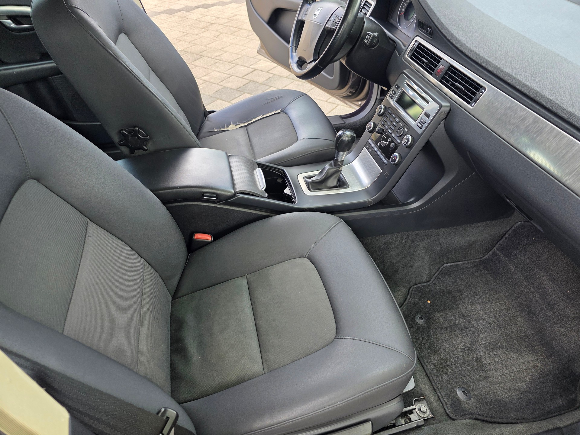 VOLVO V70 2.0 Kinetic-image-16