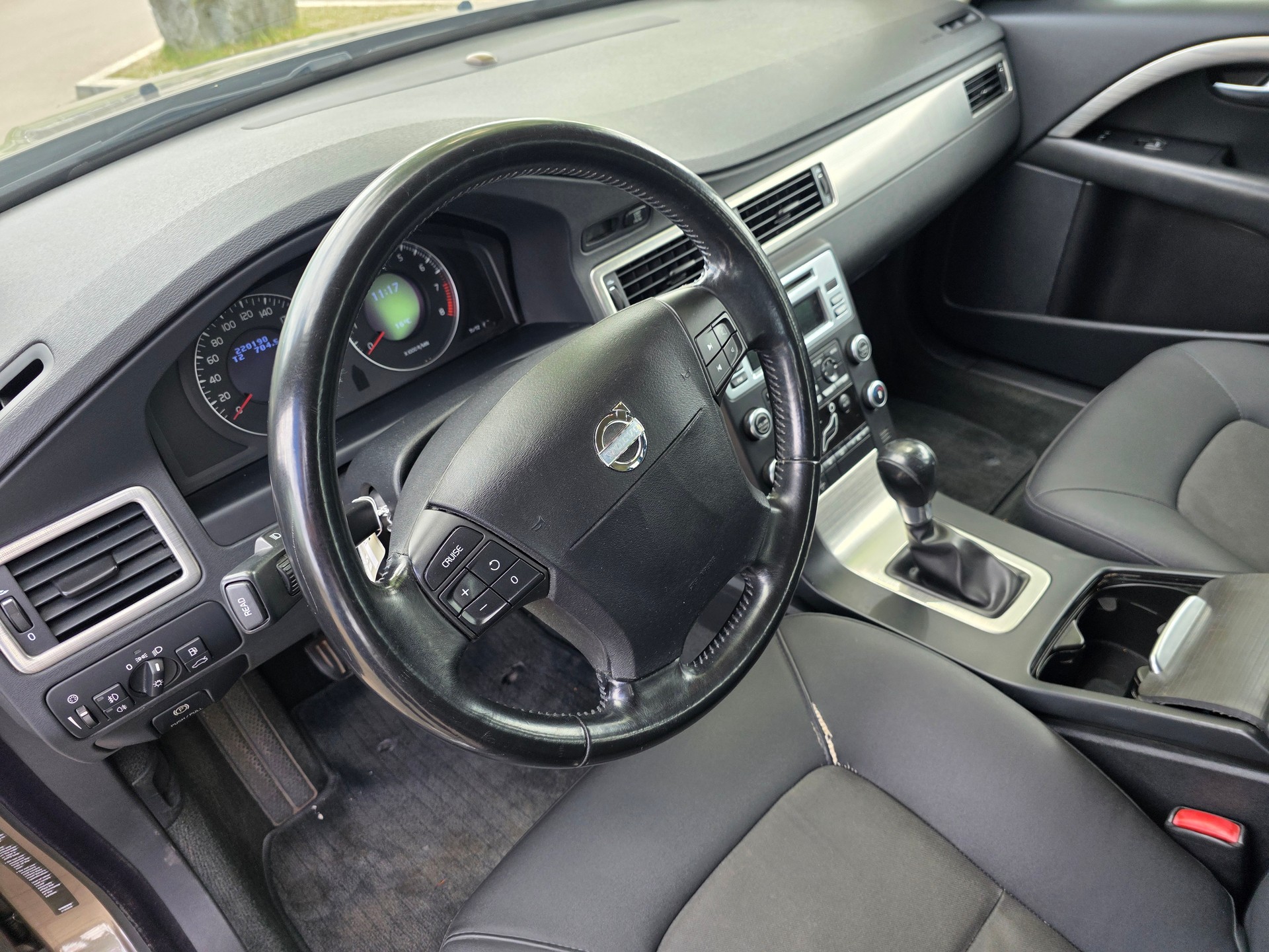 VOLVO V70 2.0 Kinetic-image-13