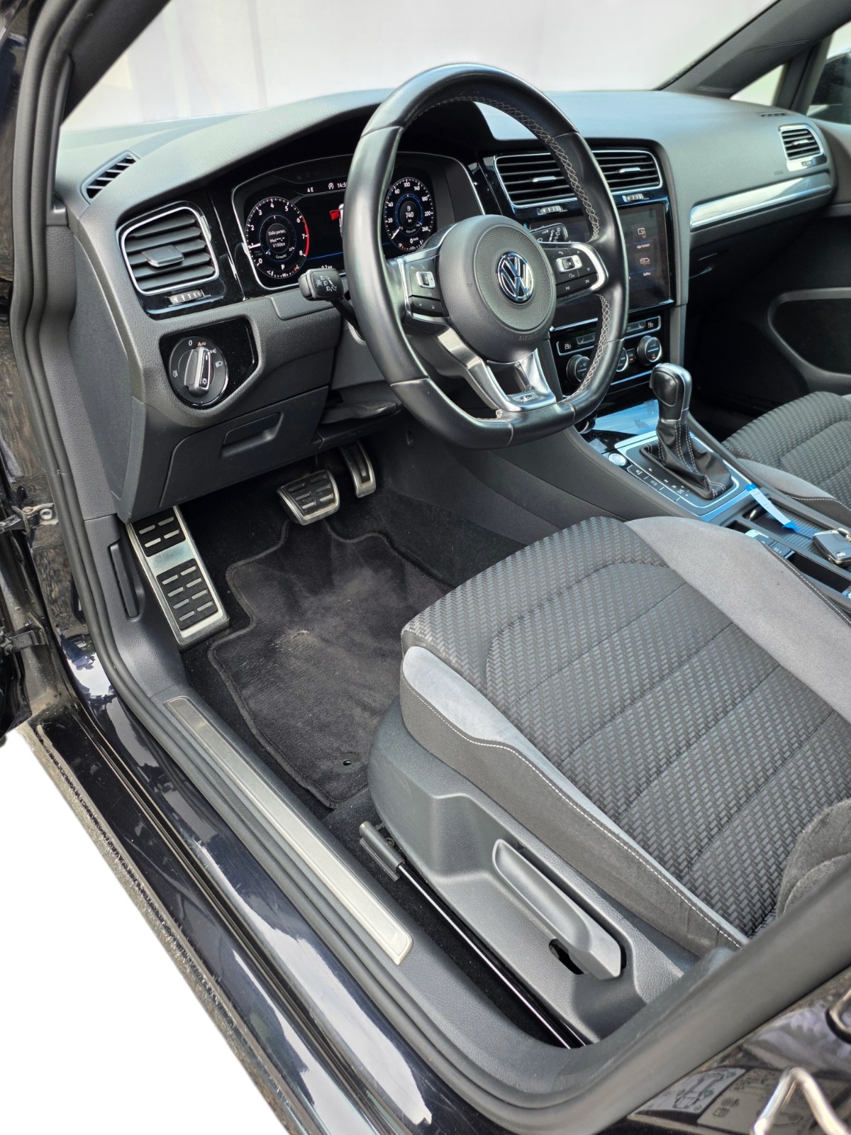 VW Golf 1.5 TSI EVO Highline DSG R_line-image-11