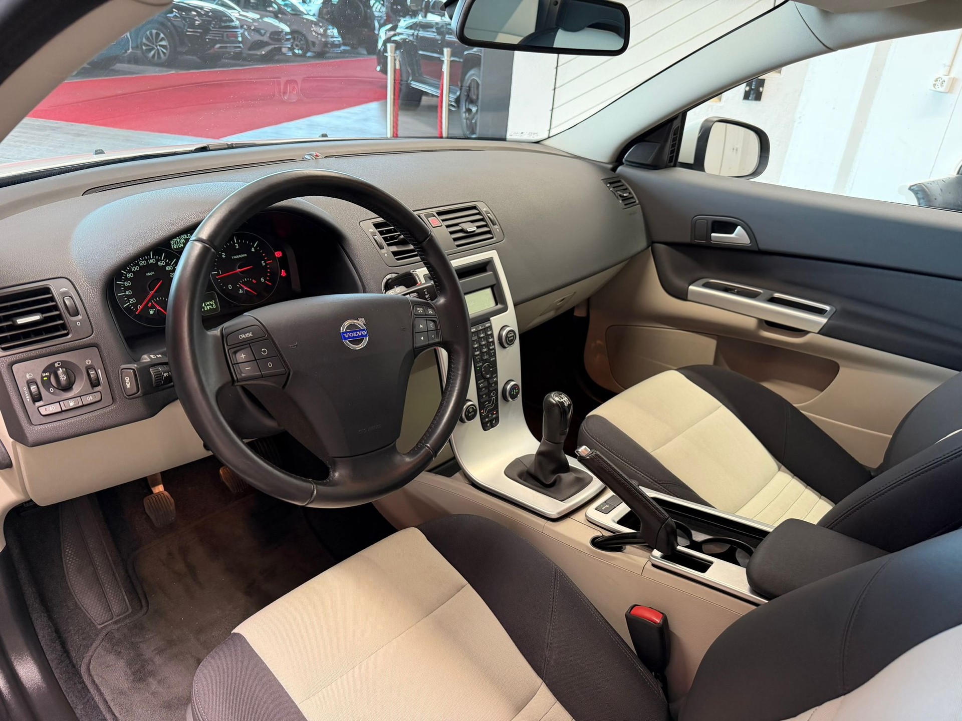 VOLVO C30 DRIVEe Start/Stop Momentum-image-13