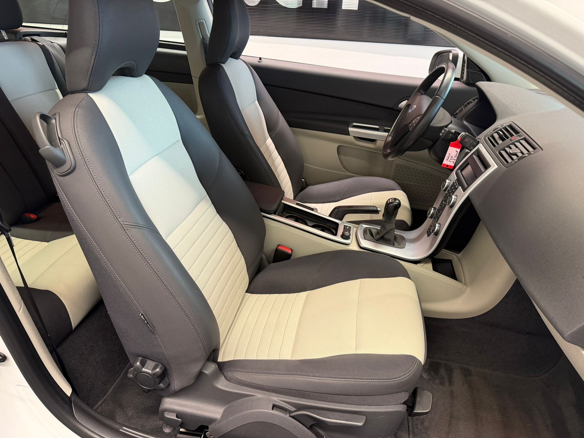 VOLVO C30 DRIVEe Start/Stop Momentum-image-11