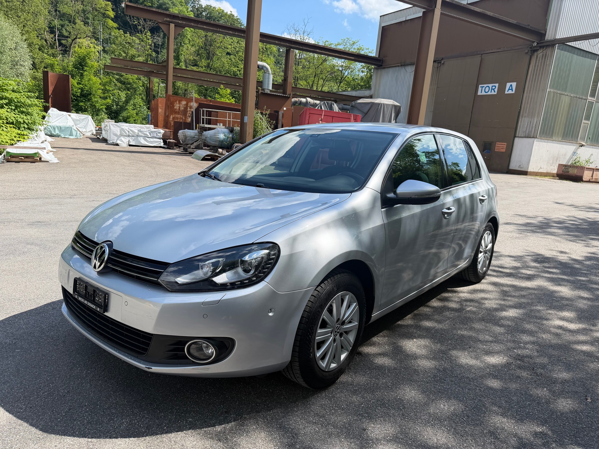 VW Golf 1.2 TSI BlueMotion Technology Team DSG-image-2