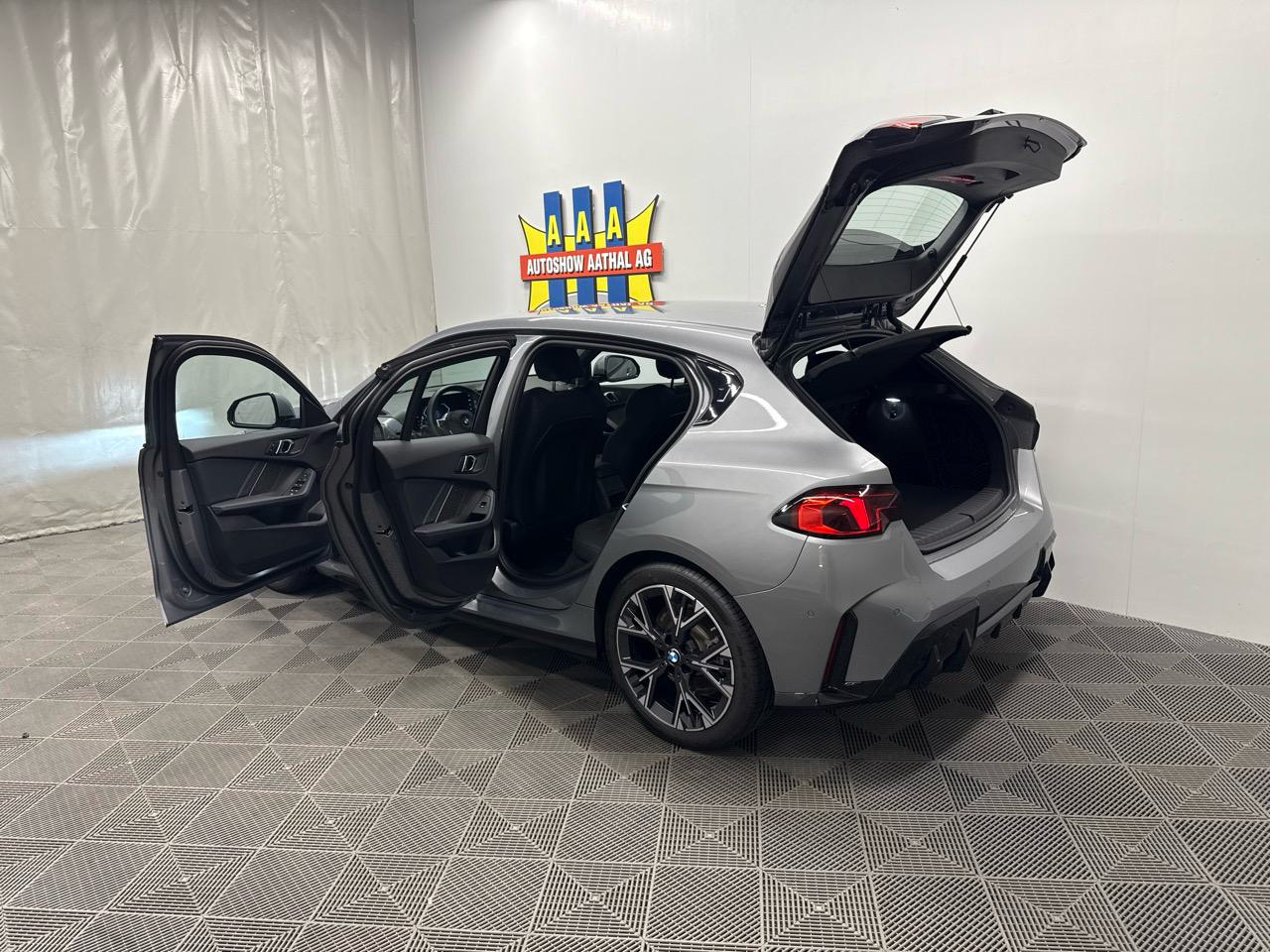 BMW 120 M Sport Steptronic-image-12