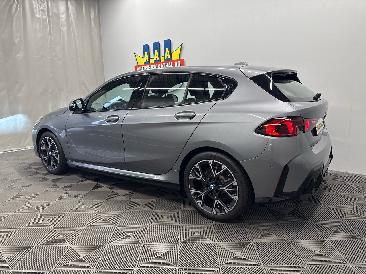 BMW 120 M Sport Steptronic-showroom-element-1