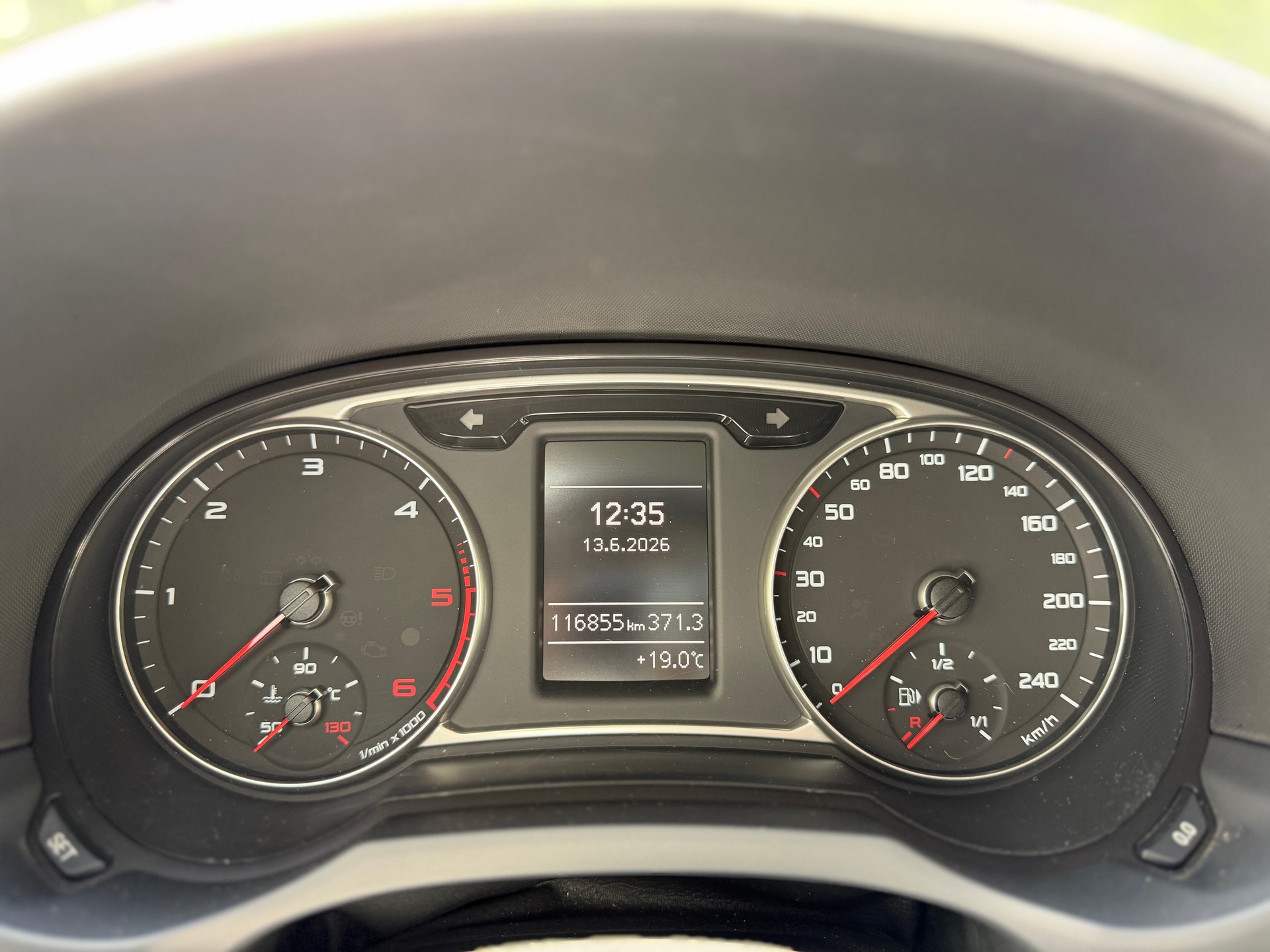 AUDI A1 Sportback 1.6 TDI Attraction S-Line-image-10