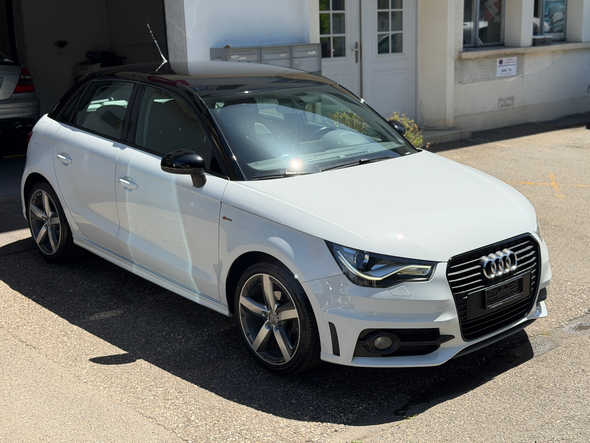 AUDI A1 Sportback 1.6 TDI Attraction S-Line-image-5