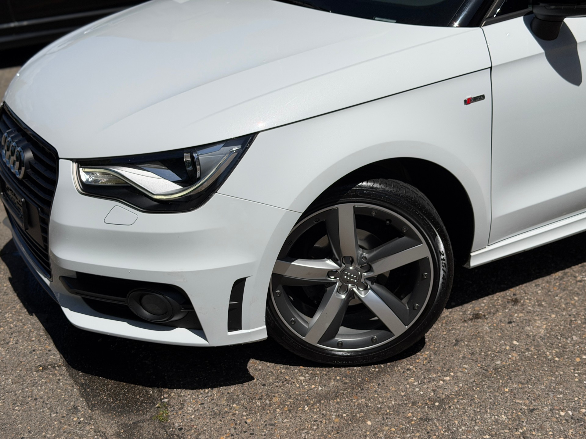 AUDI A1 Sportback 1.6 TDI Attraction S-Line-showroom-element-1