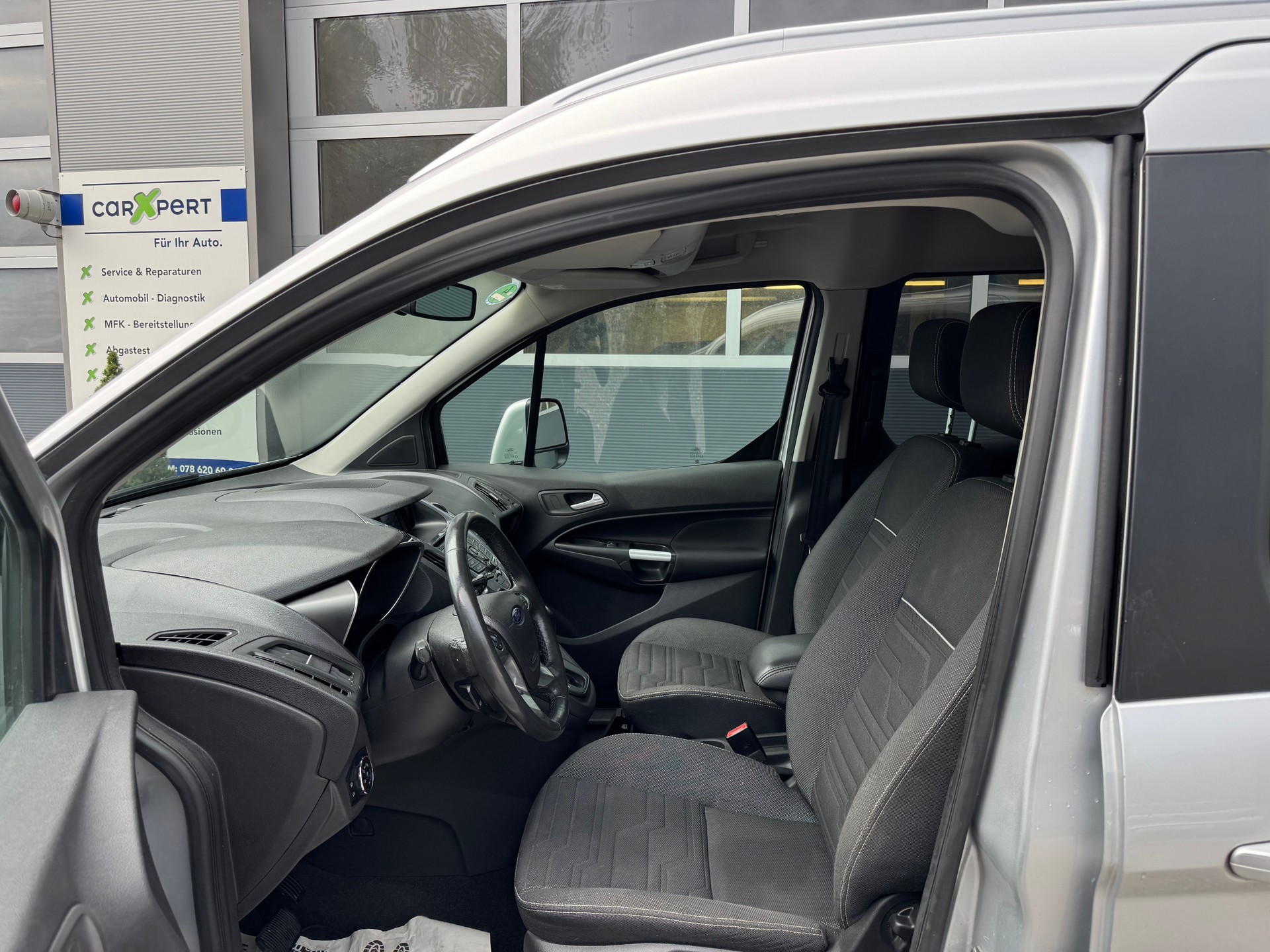 FORD Tourneo Connect 1.6 SCTi Titanium Automatic-image-6