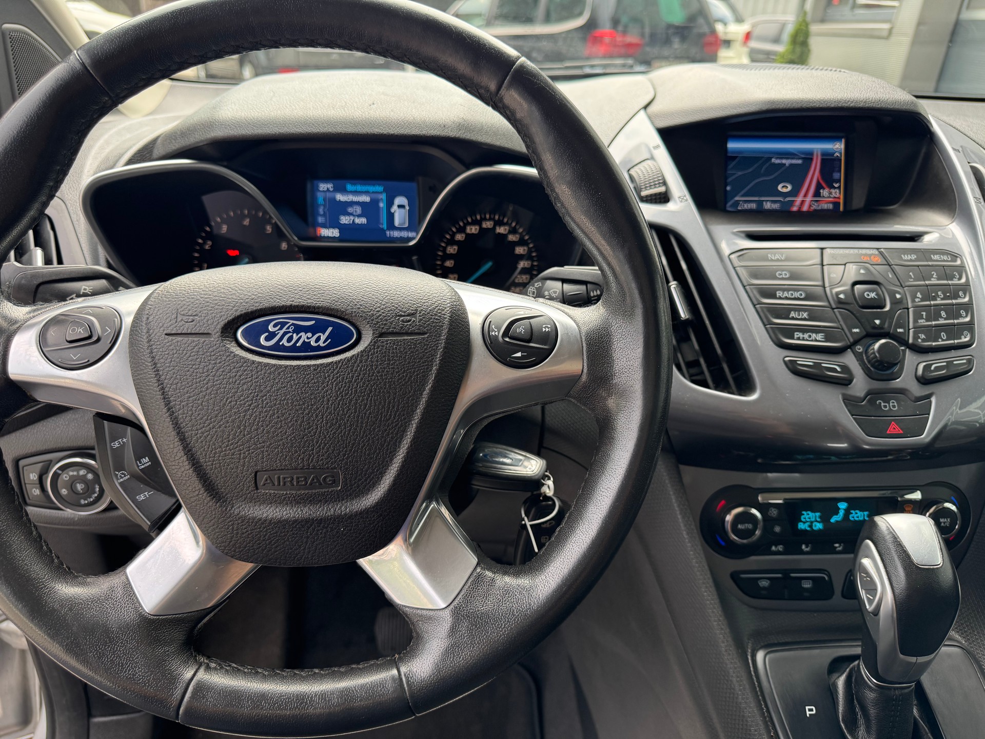 FORD Tourneo Connect 1.6 SCTi Titanium Automatic-image-8