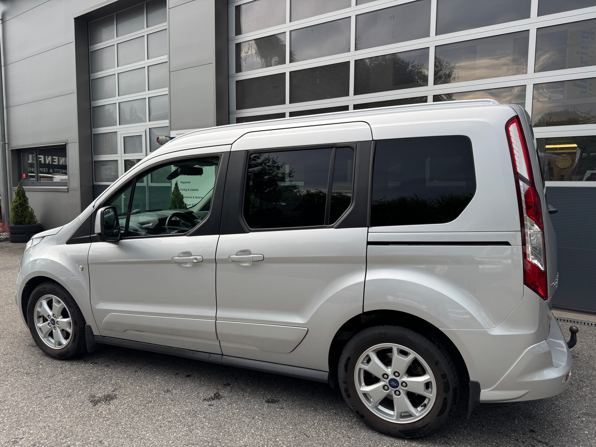 FORD Tourneo Connect 1.6 SCTi Titanium Automatic-image-3