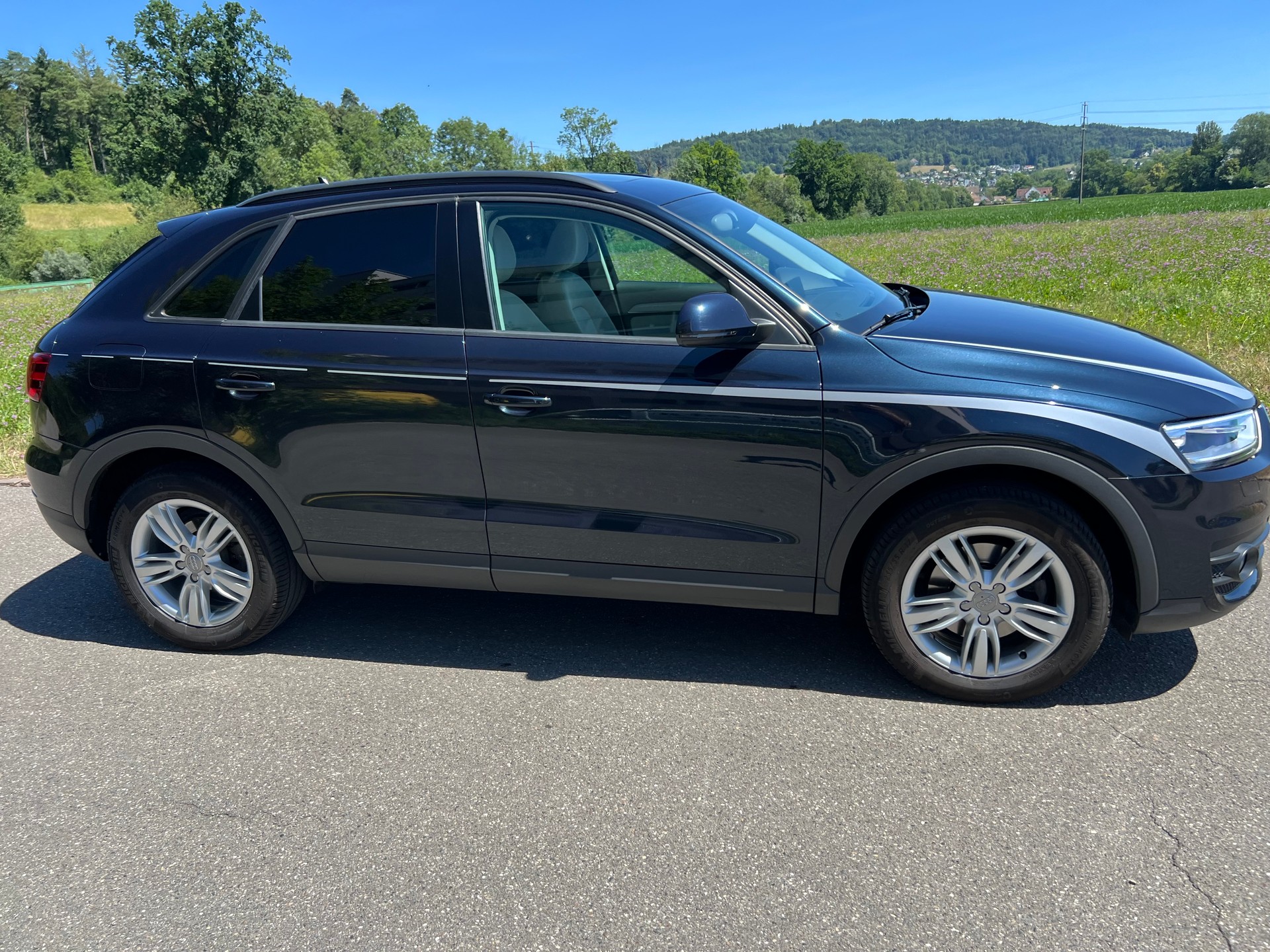 AUDI Q3 2.0 TDI quattro S-tronic-image-1