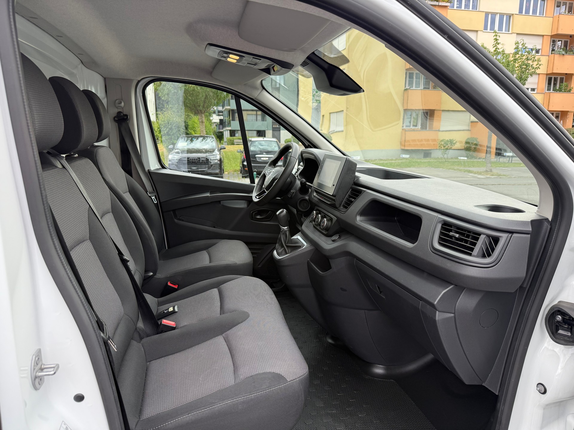 RENAULT Trafic Kaw. 3.0 t L1 H1 2.0 dCi Blue 150 Advance-image-13