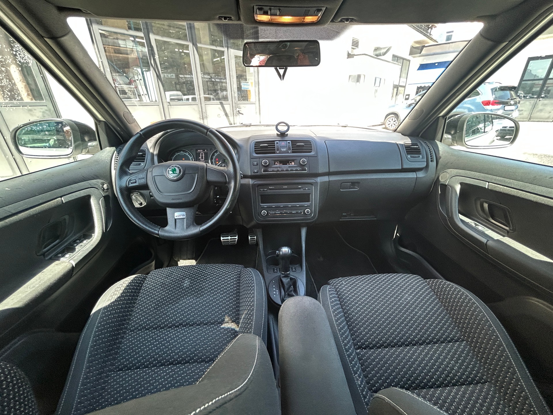 SKODA Fabia 1.4 TSI RS DSG-image-9