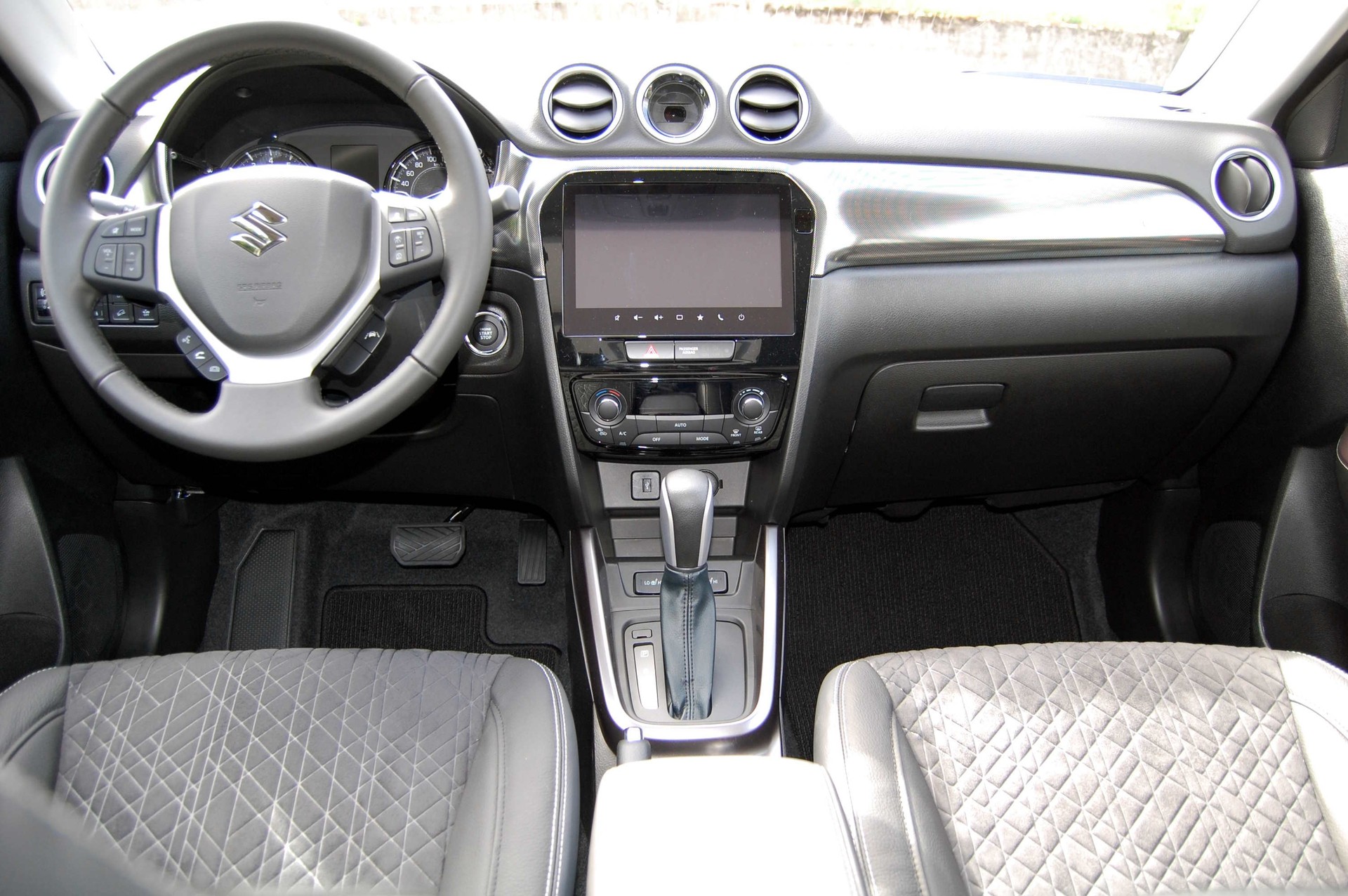 SUZUKI Vitara 1.4 Boosterjet Compact Top 4x4 Hybrid Automatic-image-8