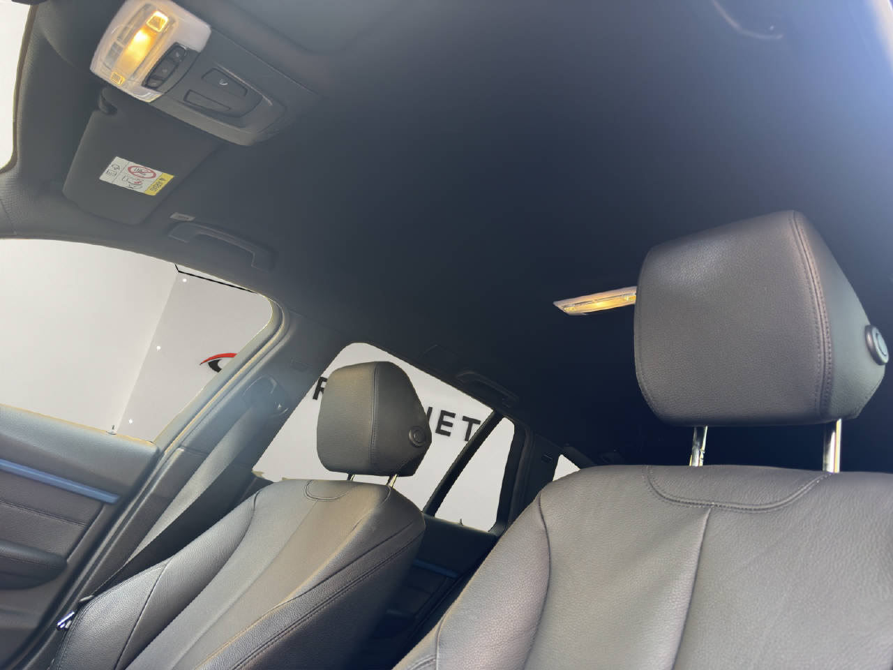 BMW 320d xDrive Touring M-Packet inkl. Anhängerkupplung-image-10