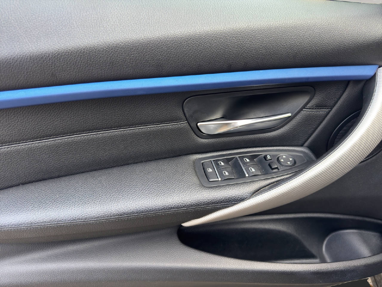 BMW 320d xDrive Touring M-Packet inkl. Anhängerkupplung-image-12
