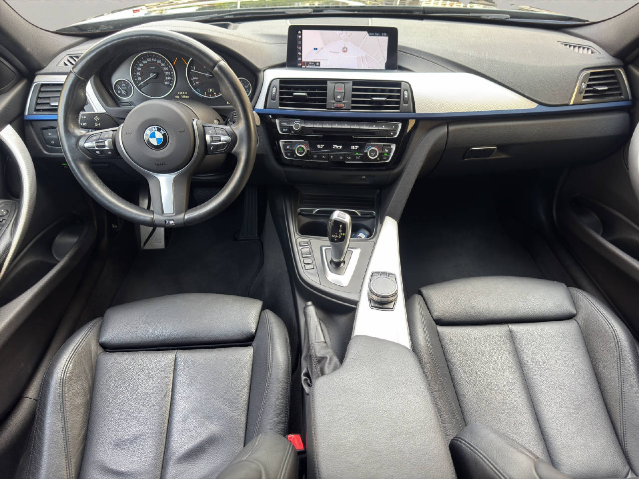 BMW 320d xDrive Touring M-Packet inkl. Anhängerkupplung-image-16