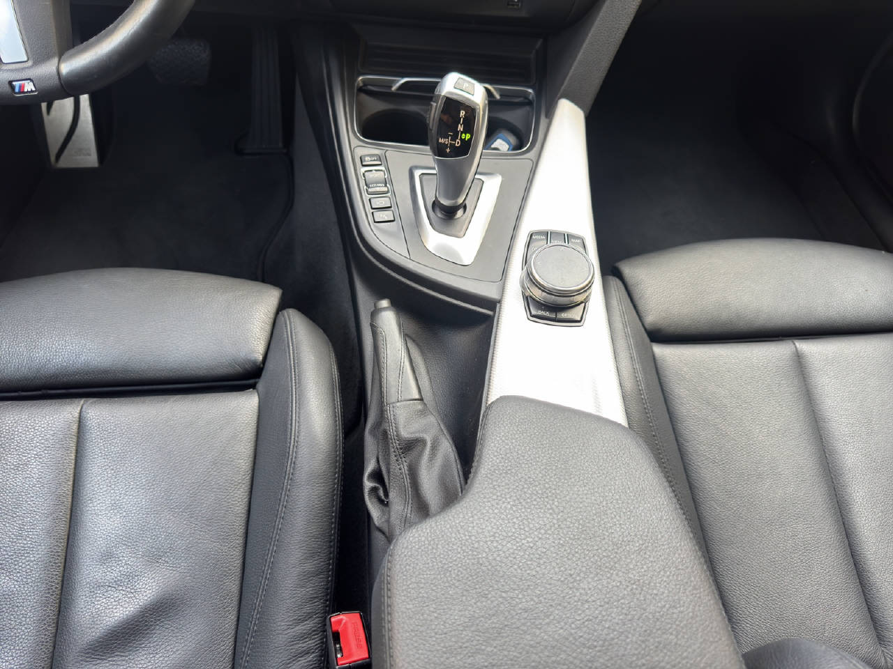 BMW 320d xDrive Touring M-Packet inkl. Anhängerkupplung-image-13