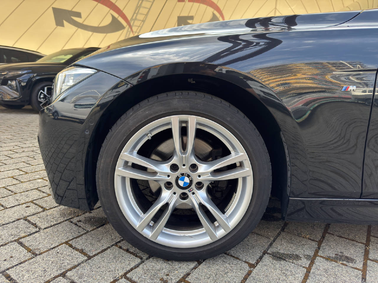 BMW 320d xDrive Touring M-Packet inkl. Anhängerkupplung-image-7