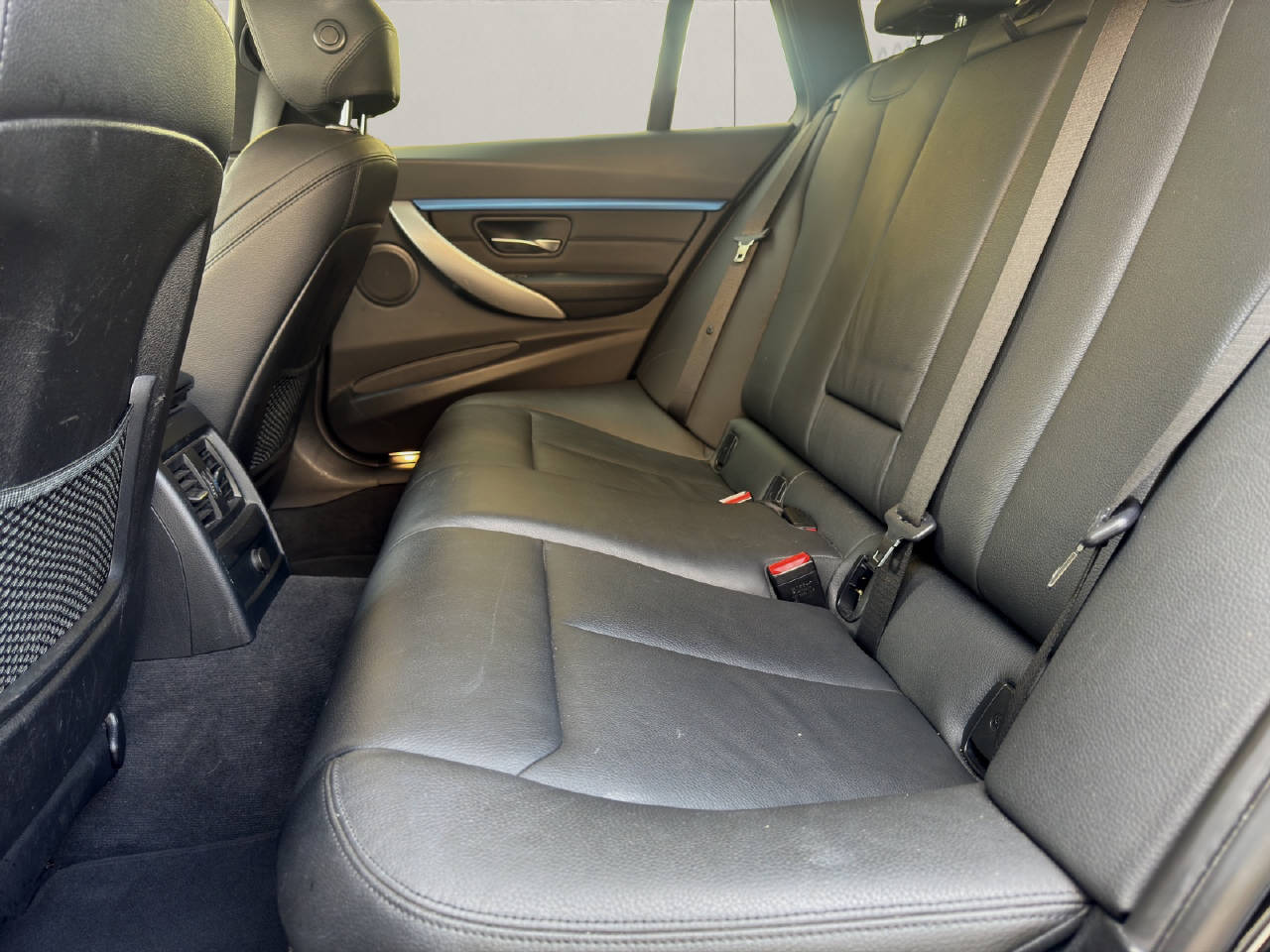 BMW 320d xDrive Touring M-Packet inkl. Anhängerkupplung-image-11