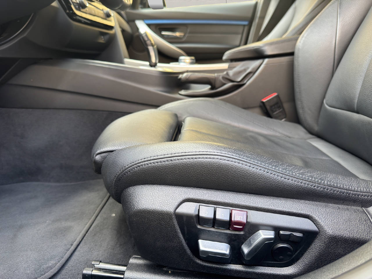 BMW 320d xDrive Touring M-Packet inkl. Anhängerkupplung-image-9
